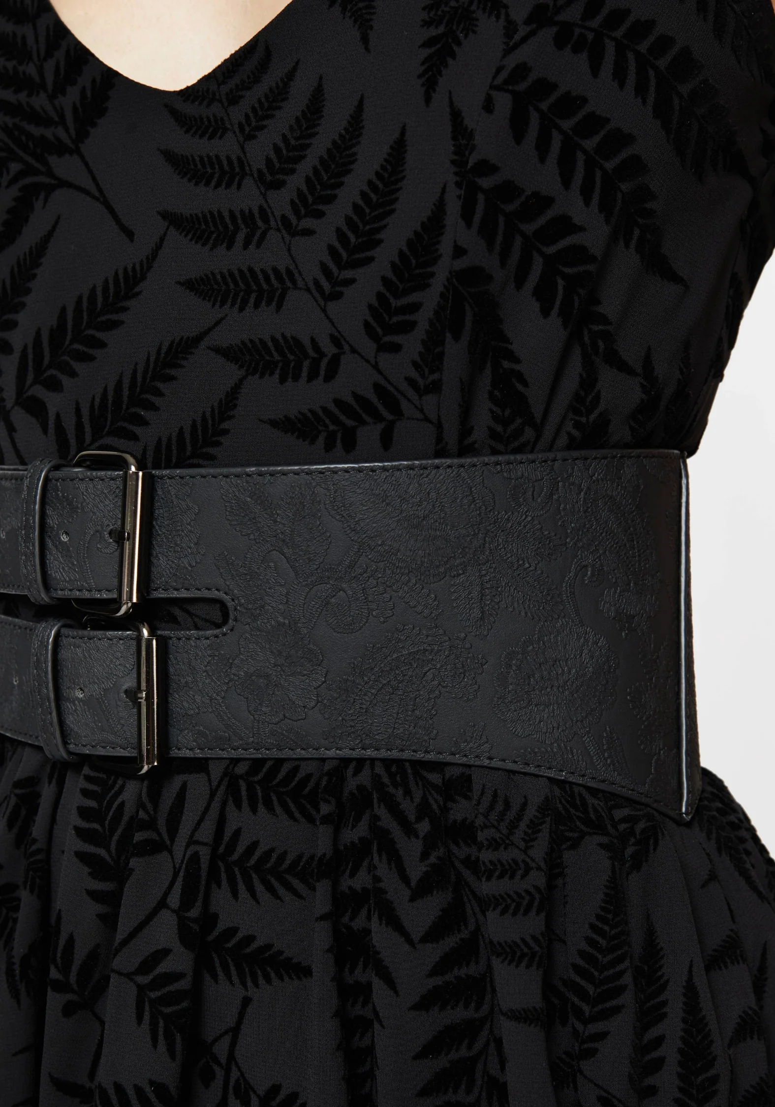 Apricity Paisley Debossed Waist Belt - Image 5
