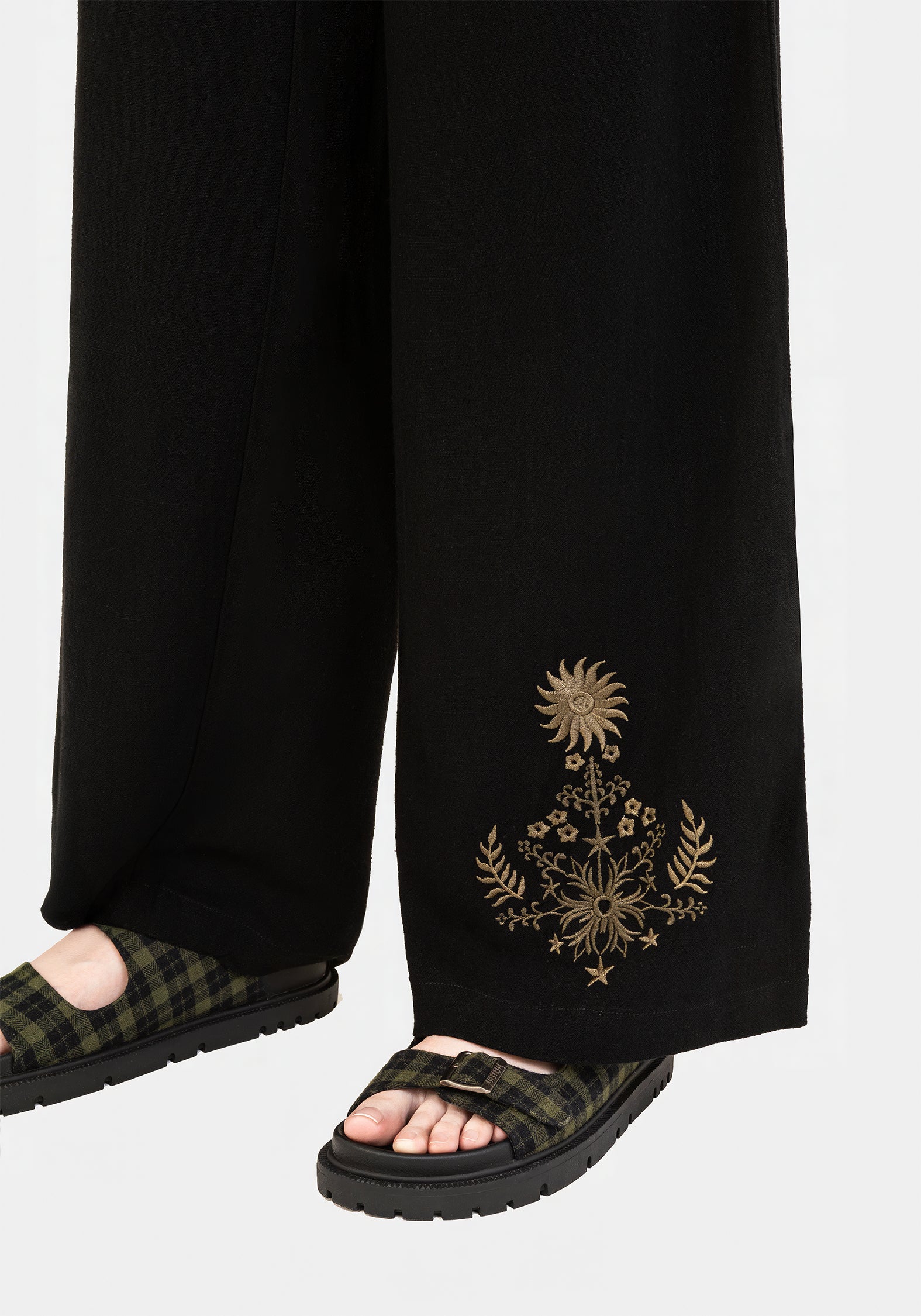 Foliate Linen-Blend Embroidered Wide Leg Trousers - Black - Image 5