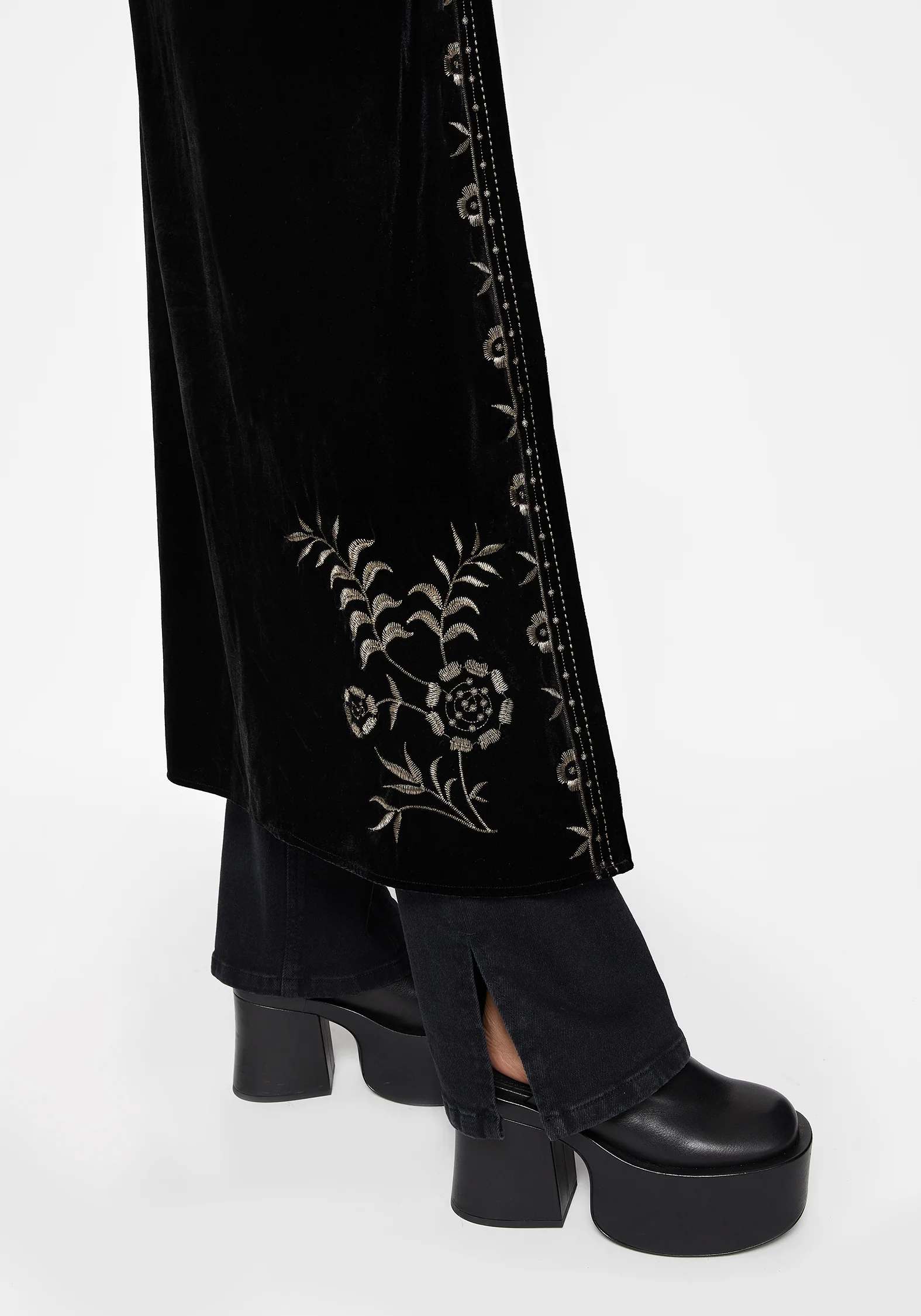 Kobra Velvet Snake Embroidered Longline Kimono - Image 5