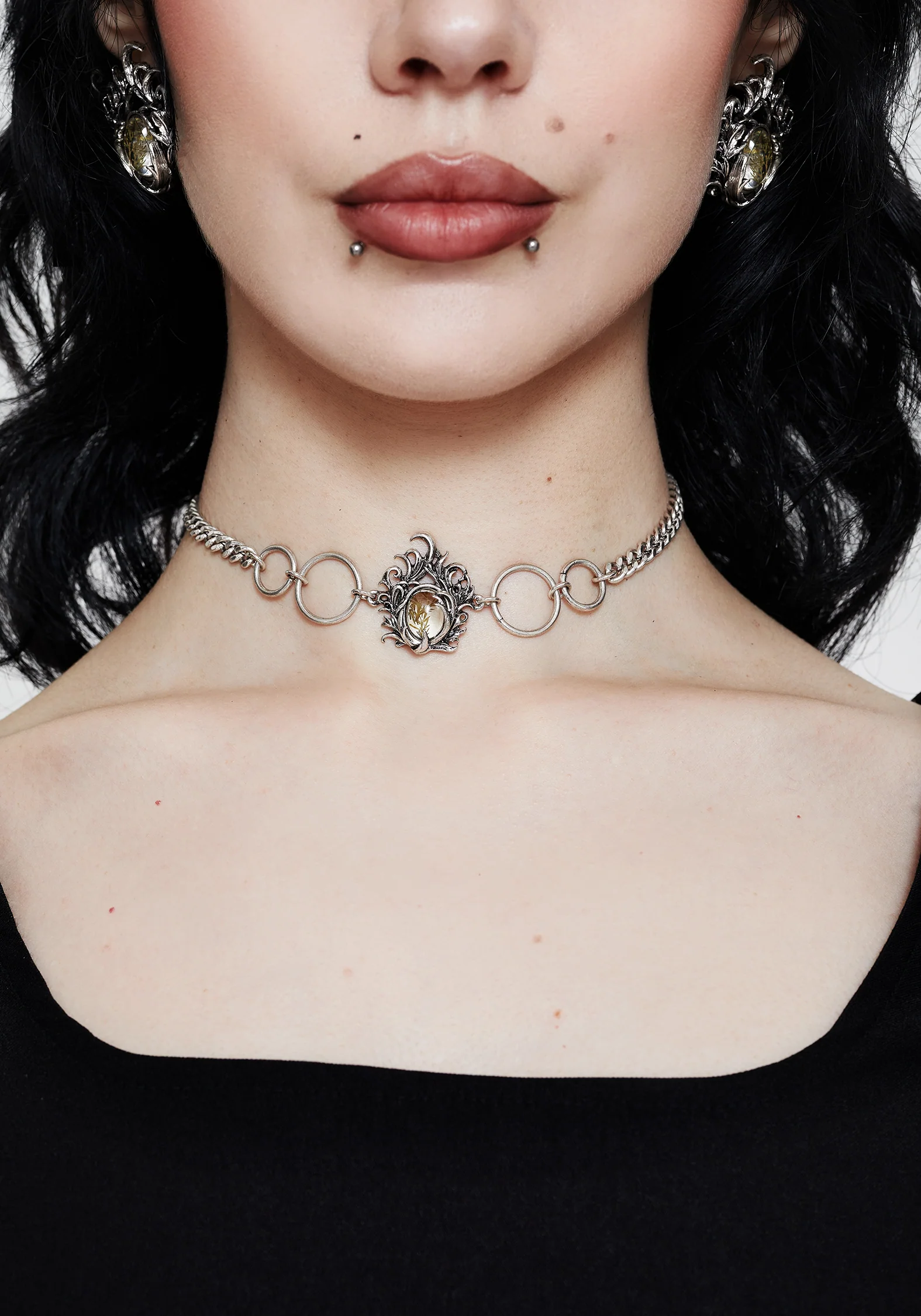 Marte Trapped Flower Choker - Image 2