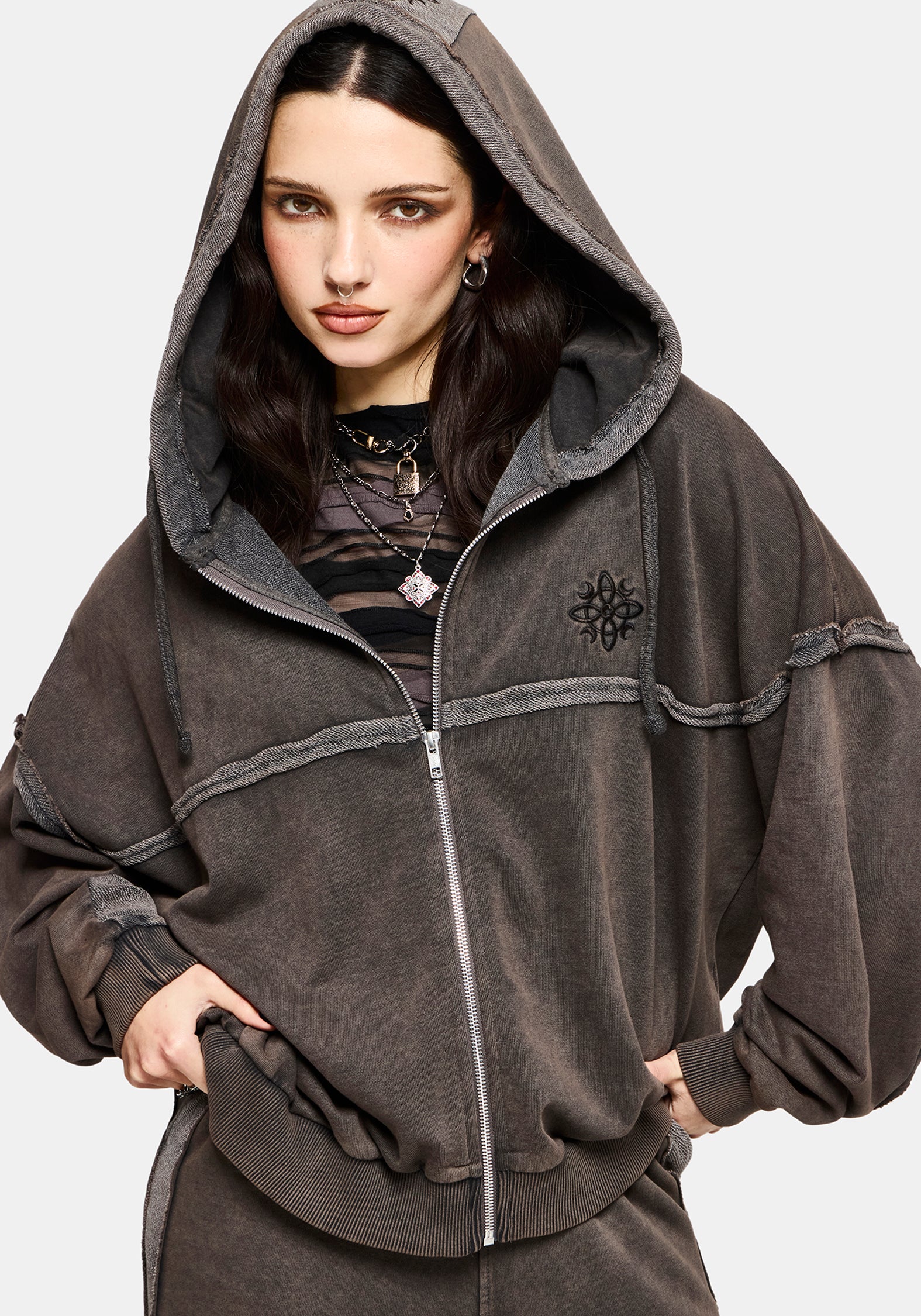 Mio Witches Knot Distressed Seam Hoody