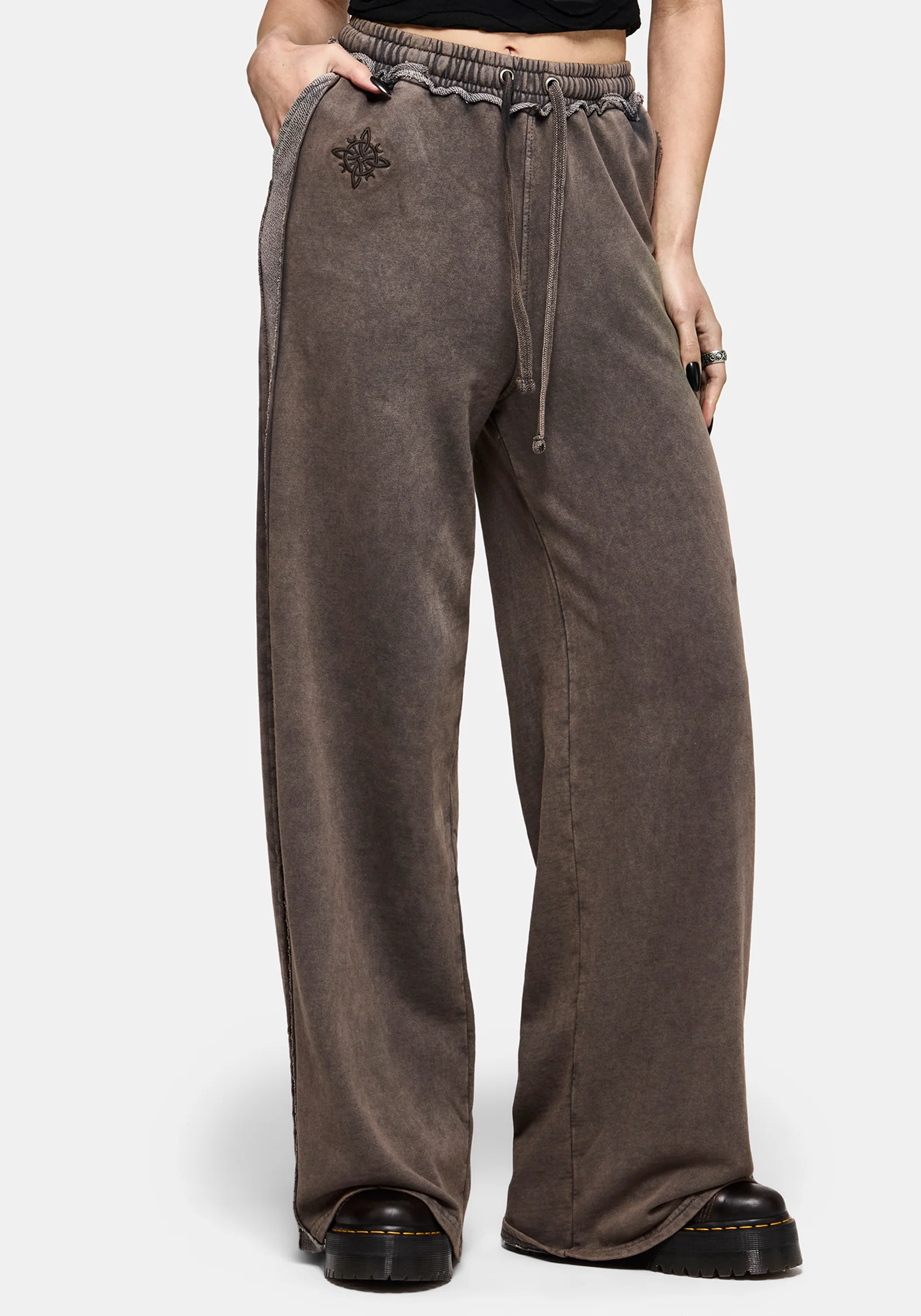 Mio Witches Knot Distressed Seam Jogger