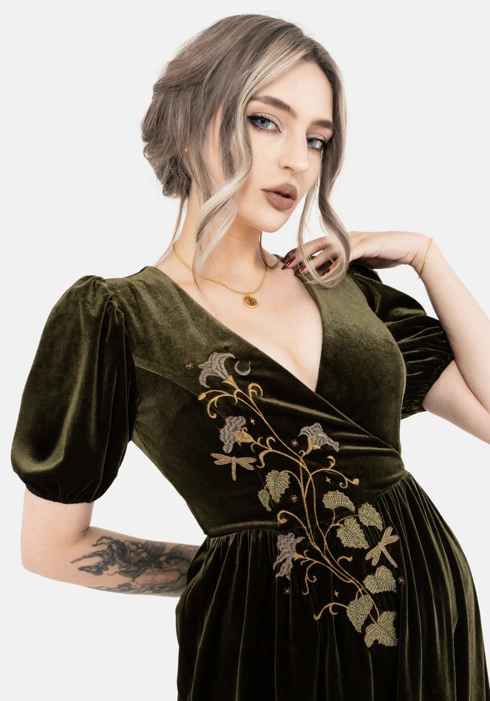 Noura Floral Dragonfly Embroidered Puffball Sleeve Velour Midaxi Dress - Image 2