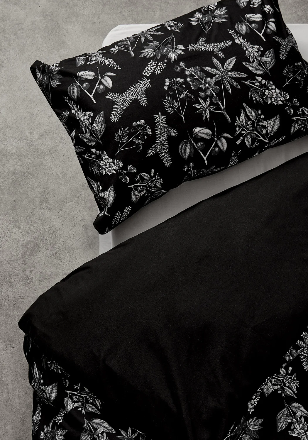 Poisonous Plants Bedding Set (Double) - Image 4